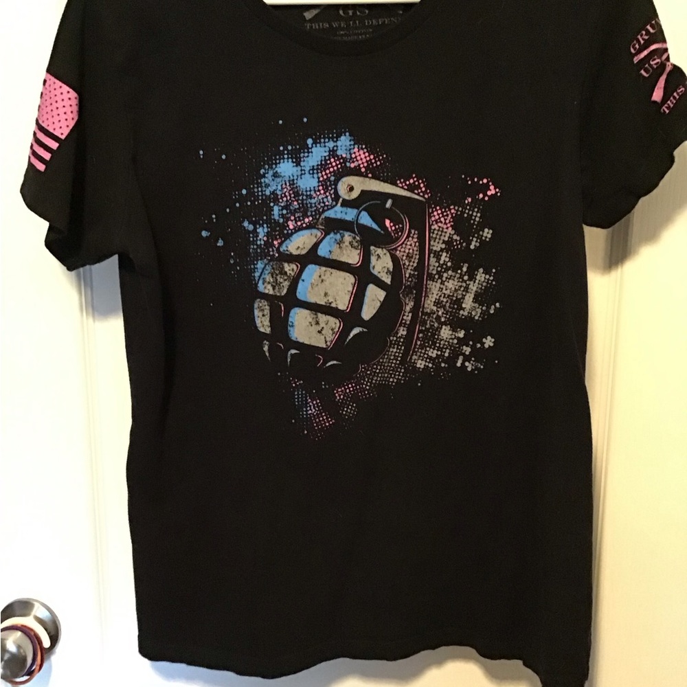 Woman’s grunt style shirt